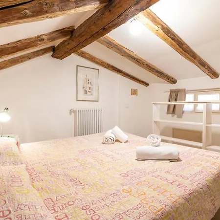 Apartment Ca' Lirica *