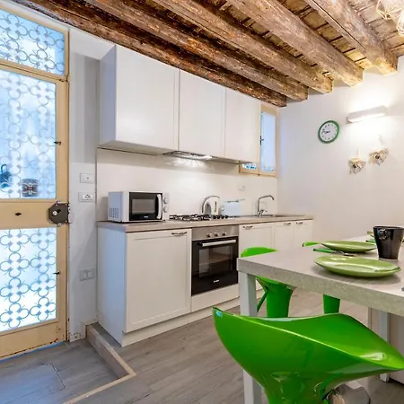 Ca' Lirica Apartment *